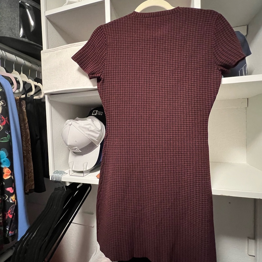 Theory Burgundy Textured Short-Sleeve Fit-and-Flare Dress - Picture 4 of 4